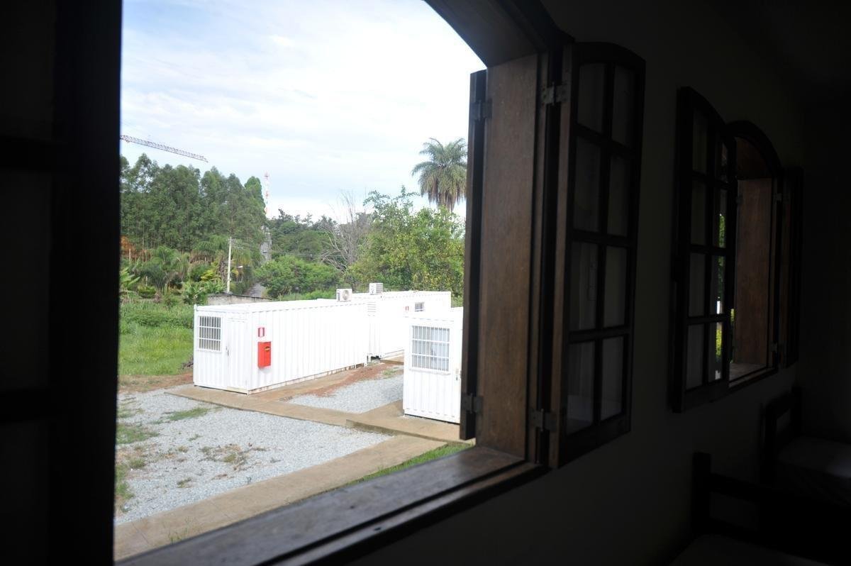 Amrica abriu Casa do Atleta, alojamento que recebe jovens das categorias de base do clube no Centro de Treinamento Lanna Drumond. Local abriga 60 jogadores. Segundo direo, contineres eram utilizados para receber atletas em perodo de testes, mas j esto desativados. Por falta de alvars da prefeitura de Contagem e laudo do Corpo de Bombeiros, Amrica realocou garotos em hotel de Belo Horizonte at regularizao do CT.