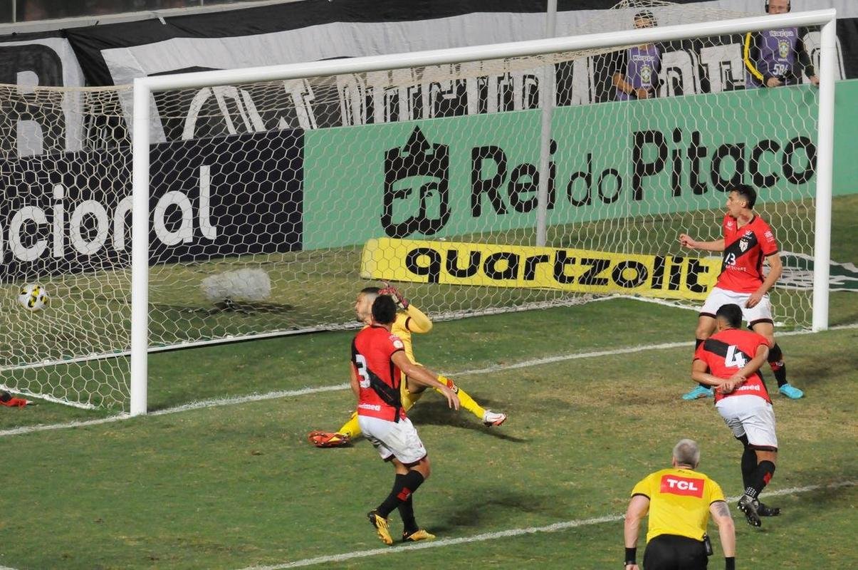 Fotos da vitria do Atltico por 2 a 0 sobre Atltico-GO pelo Campeonato Brasileiro