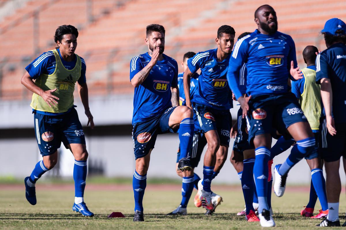 Último treino do Cruzeiro antes do jogo contra o Vitória, pela Série B. Atividade foi realizada no Pituaçu, em Salvador (BA)