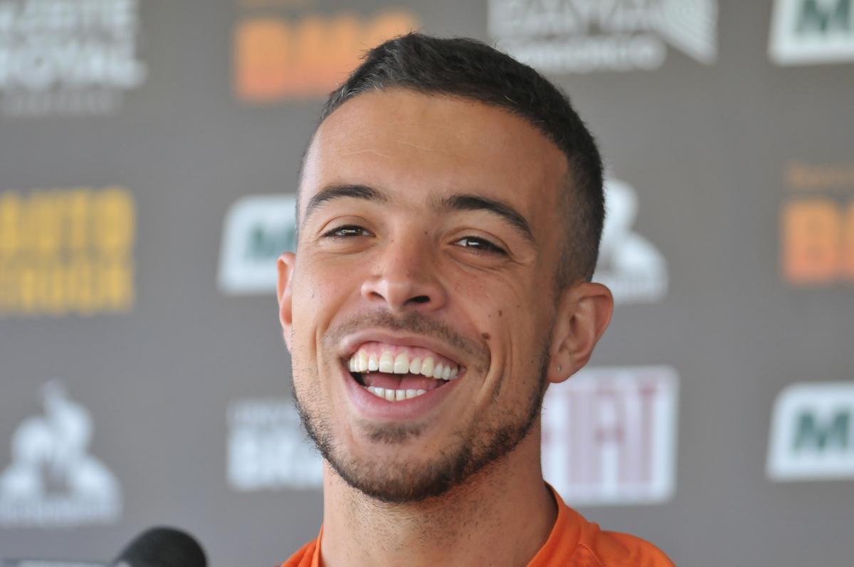 Tarde na Cidade do Galo teve entrevista de Di Santo, pronunciamento de Rui Costa e treino