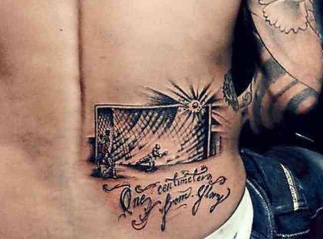Pinilla chegou a fazer uma tatuagem com lance do chute no travesso que impediu classificao do Chile