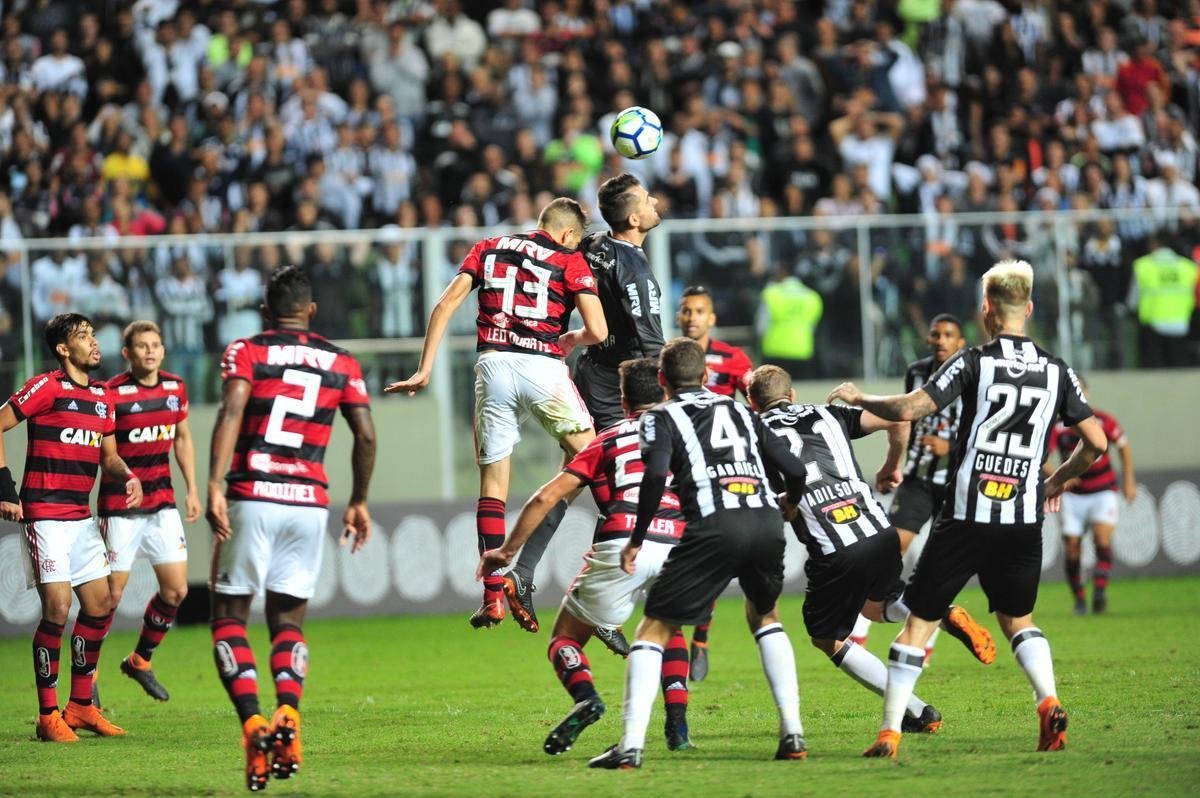 Galo pressionou no segundo tempo, mas levou gol em contragolpe: verton Ribeiro fez aps passe de Vincius Jnior: 1 a 0 Flamengo