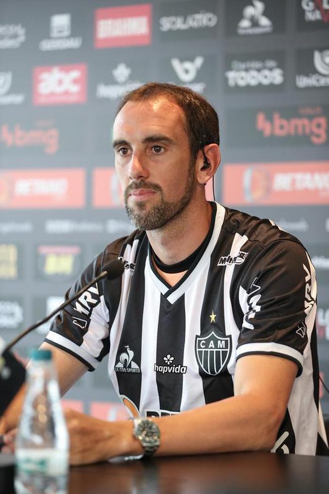 Nesta sexta-feira (21), o experiente zagueiro uruguaio Diego Godn, de 35 anos, foi oficialmente apresentado como reforo do Atltico para 2022. Na Cidade do Galo, em Vespasiano, o atleta concedeu entrevista coletiva para jornalistas e projetou mais um ano vitorioso para o clube mineiro.