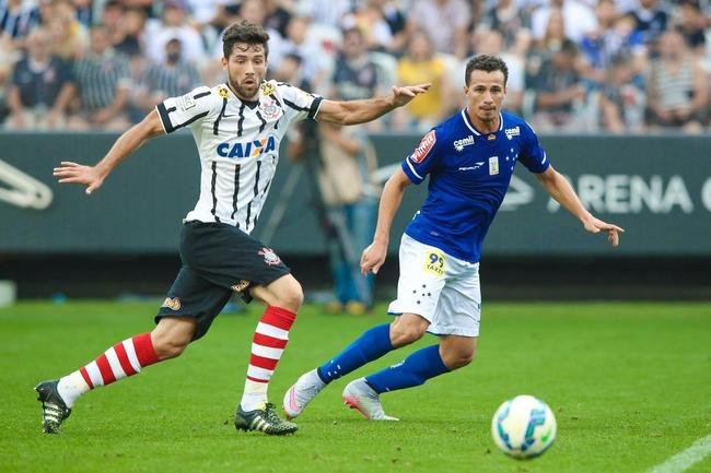 Com gols de Vagner Love (2) e Jadson, Corinthians venceu Cruzeiro por 3 a 0 neste domingo, na Arena Itaquero, em So Paulo