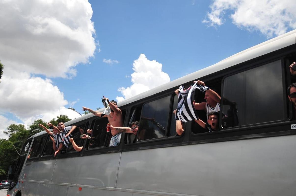 Torcida do Atltico chegou animada ao Mineiro para o jogo da taa, contra o RB Bragantino. Dia de festejar com o time o ttulo do Campeonato Brasileiro de 2021