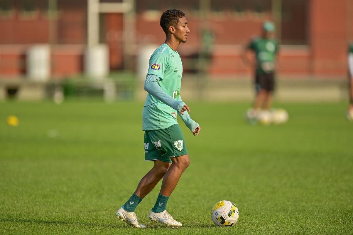 Em preparao para enfrentar o Corinthians no prximo domingo (18/9), o Amrica treinou nesta tera-feira (13/9)