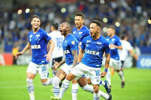 Arrascaeta sofreu pnalti de Vilches; Sass cobrou com categoria e ampliou para 3 a 0