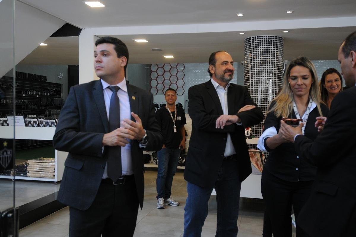 Com festa dos torcedores, Conselho Deliberativo do Atltico aprovou construo do estdio