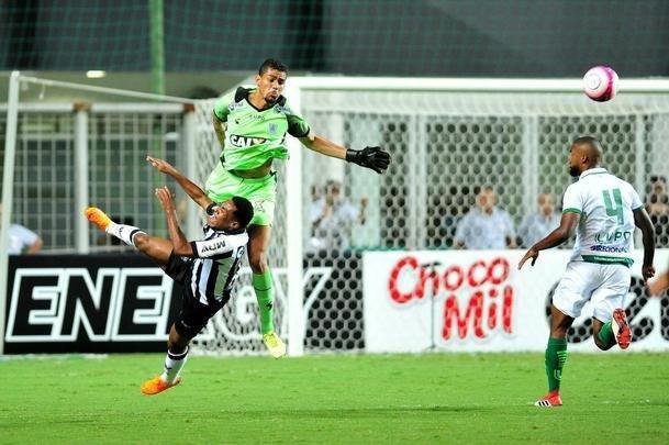 Fotos do primeiro tempo do clssico entre Atltico e Amrica, no Independncia, pela semifinal do Mineiro
