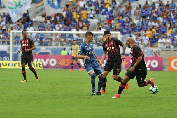 Fotos do jogo entre Cruzeiro e Atltico-PR, no Mineiro, pela 32 rodada do Brasileiro