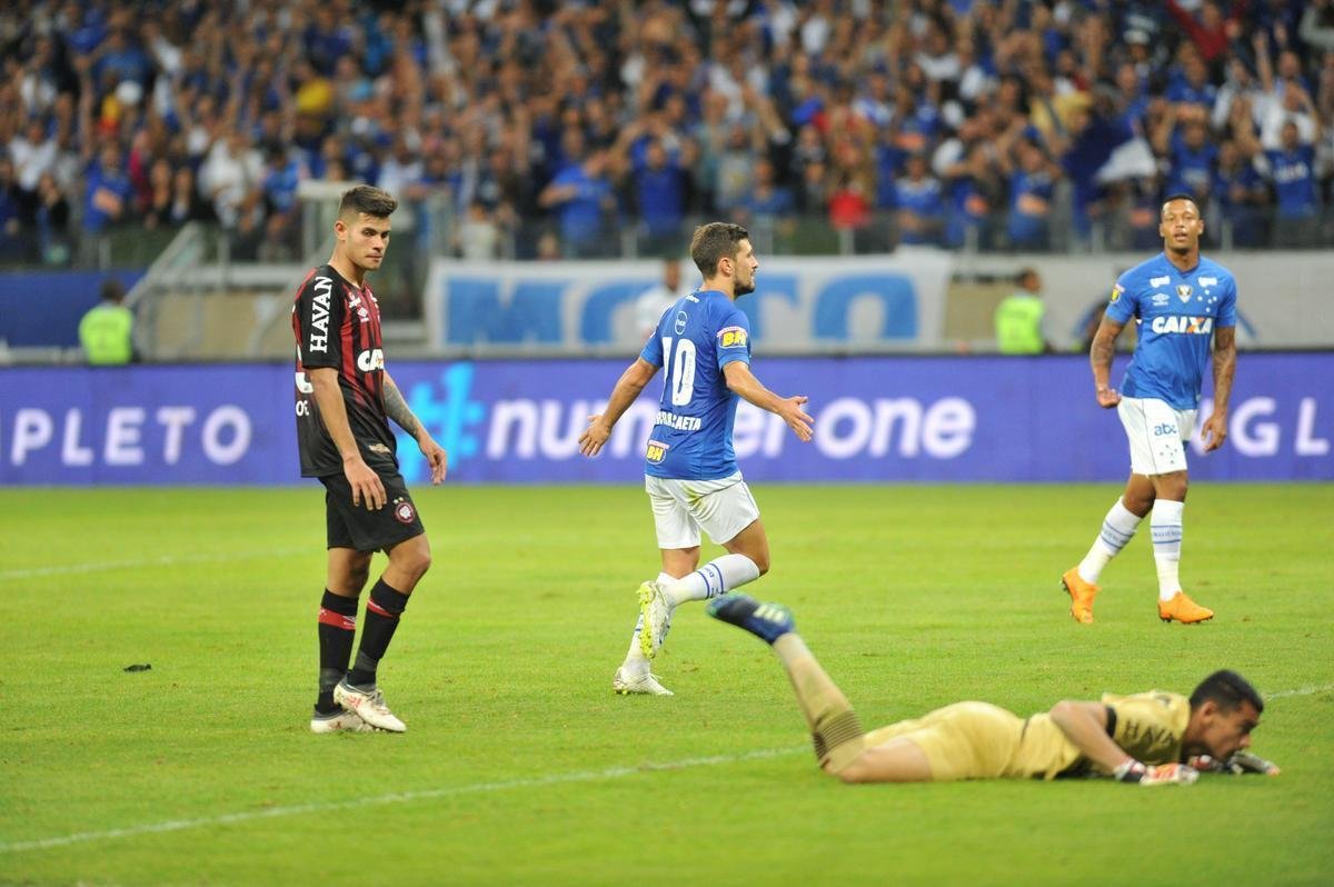 Cruzeiro conseguiu marcar no segundo tempo, com Arrascaeta, mas sofreu empate no fim com Bergson