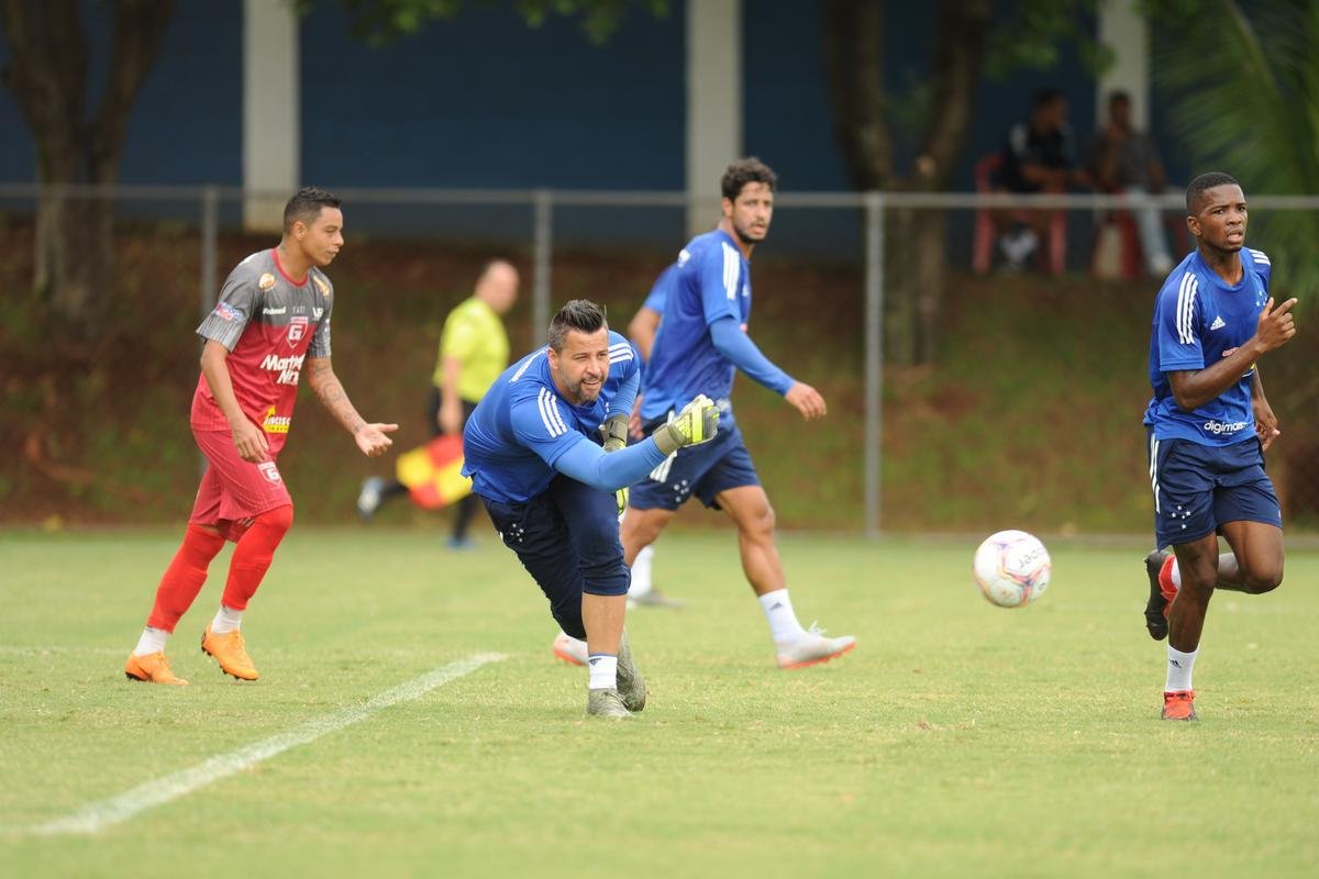 Cruzeiro e Guarani de Divinpolis se enfrentam em jogo-treino neste sbado na Toca II