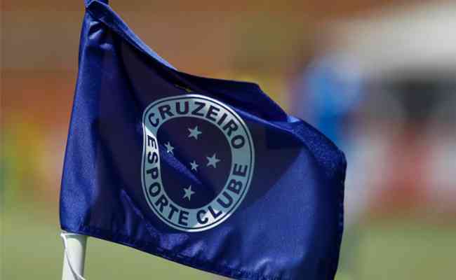 Torcedores do Cruzeiro buscam ajudar funcionrios