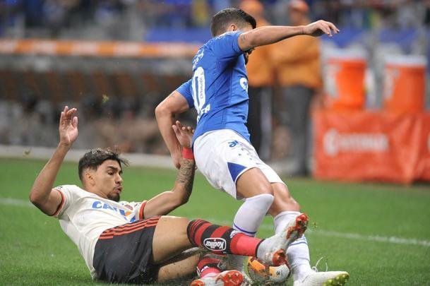 Fotos do primeiro tempo do duelo entre Cruzeiro e Flamengo, no Mineiro, pelas oitavas de final da Libertadores