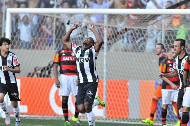 lances do primeiro tempo do jogo entre Atl�tico e Flamengo no Independ�ncia
