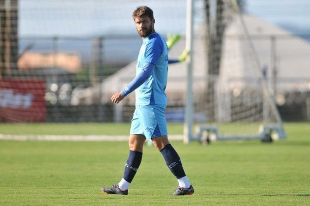 Jogadores do Cruzeiro durante treino desta sexta-feira na Toca da Raposa II