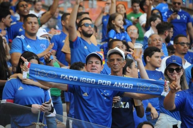 Fotos da torcida do Cruzeiro, no Mineiro, na partida contra a Ponte Preta pela 13 rodada da Srie B do Campeonato Brasileiro. Mineiro recebeu grande pblico mais uma vez