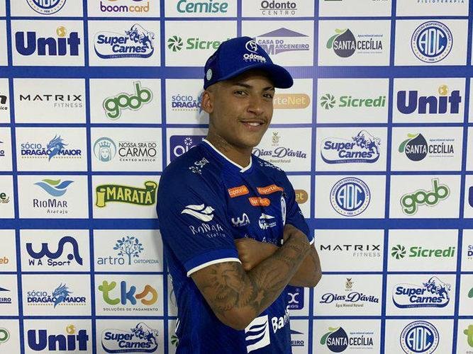 Lucas Barcellos, atacante (Confiança)