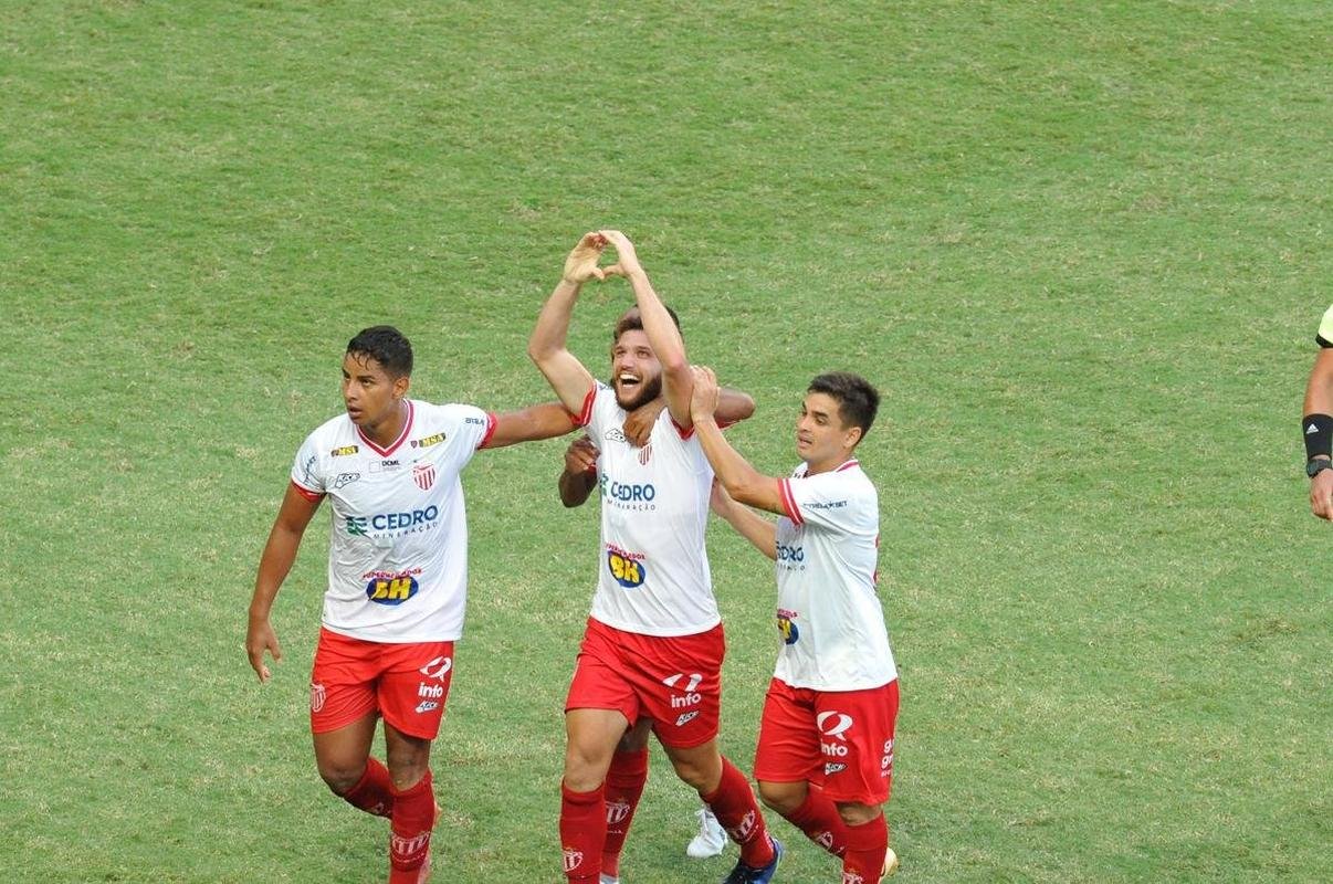 Gustavo Crecci marcou o gol da vitria do Villa Nova no Independncia, sobre o Amirca