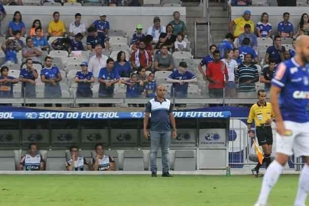 Cruzeiro e Amrica ficaram no empate, e permitiriam a chegada do Uberlndia  liderana