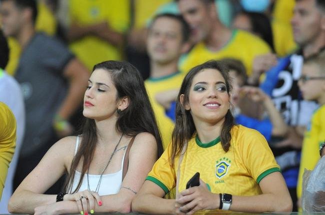 Fotos da torcida no Mineiro durante a vitria do Brasil sobre o Paraguai, por 4 a 0, pela 16 rodada das Eliminatrias da Copa do Mundo do Catar