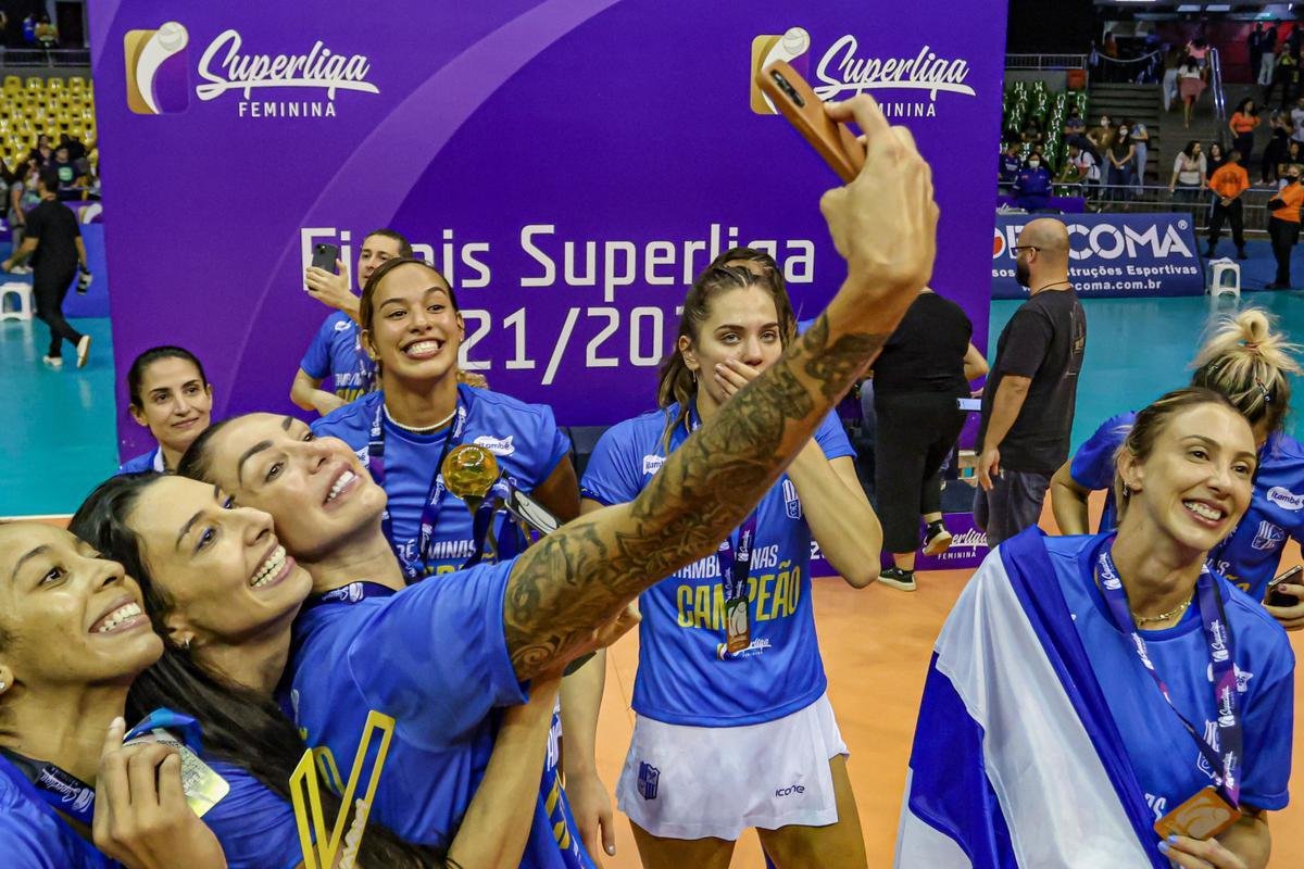 Minas venceu o Praia por 3 a 1 e faturou o tri seguido da Superliga