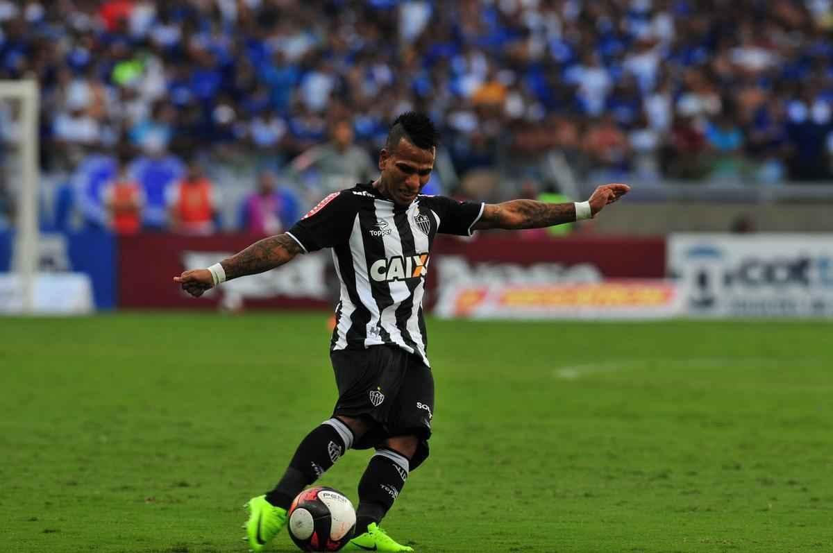 Nesta cobrana de falta, Otero obrigou Rafael a fazer grande defesa em dois tempos