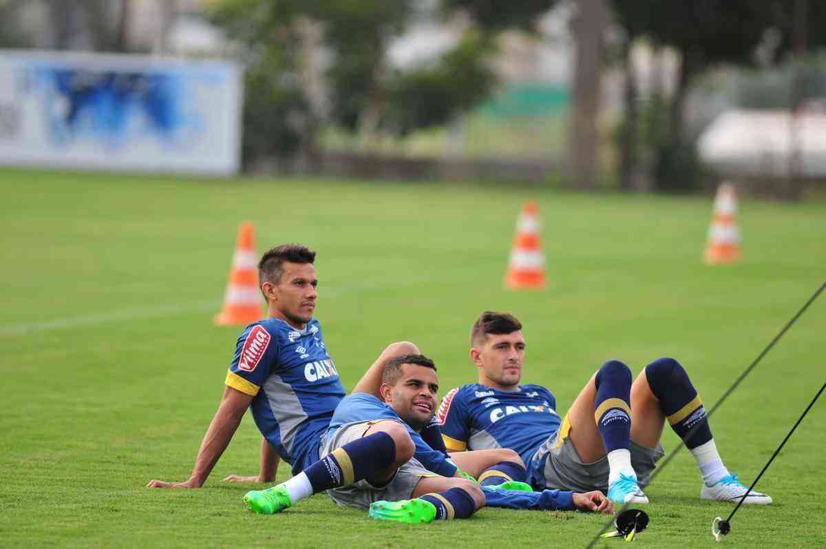 Cruzeiro teve volta de argentino, e Mano Menezes esboou equipe titular para pegar o Sport