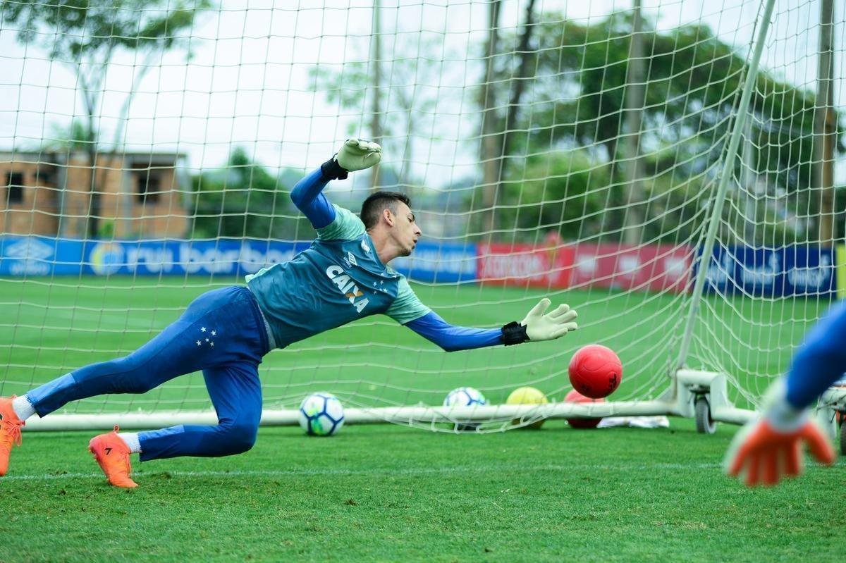 Imagens do treino do Cruzeiro nesta sexta-feira (12/10), antes do jogo contra o Vasco, pelo Brasileiro