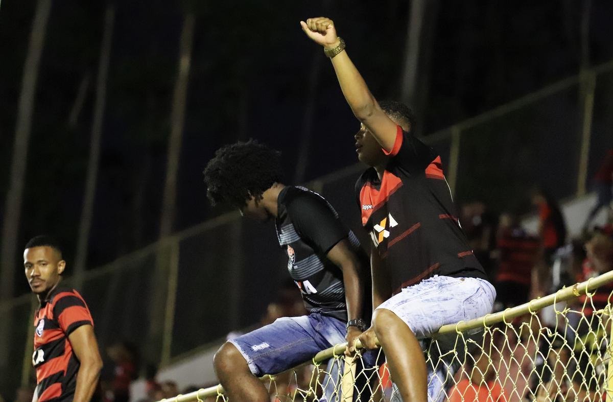 Vitória derrotou Atlético por 1 a 0, no Barradão, com gol de Léo Ceará