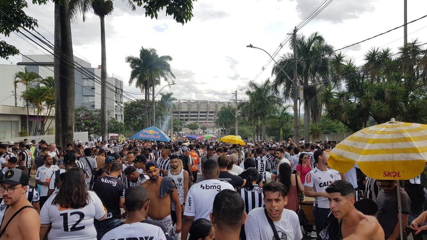 Chegada da torcida do Atltico ao Mineiro para a final da Copa do Brasil, contra o Athletico-PR