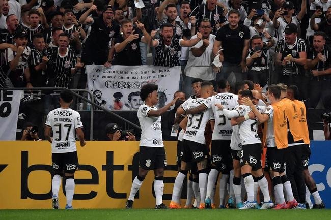 3 Corinthians - R$ 912 milhes