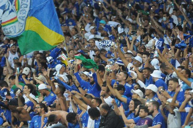 Fotos da torcida do Cruzeiro na derrota para o Fluminense no Mineiro; mesmo com eliminao, time recebeu grande apoio ao fim da partida