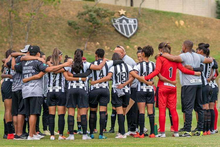17/03/2019 - O time feminino do Atltico estreou em partidas oficiais com goleada por 6 a 0 sobre o Rock In Rio, em jogo vlido pela Copa BH. Os gols foram marcados por Brenda (duas vezes), Duda (duas vezes), Carol e Thas (olmpico).