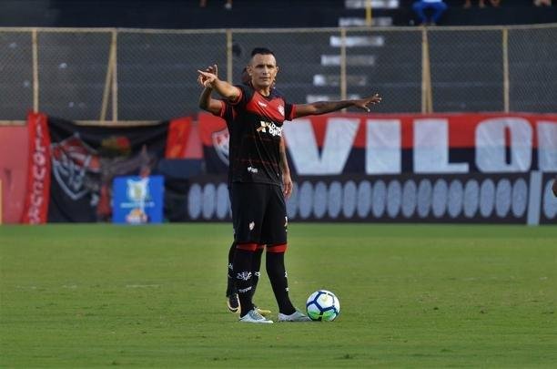 Vitória derrotou Atlético por 1 a 0, no Barradão, com gol de Léo Ceará