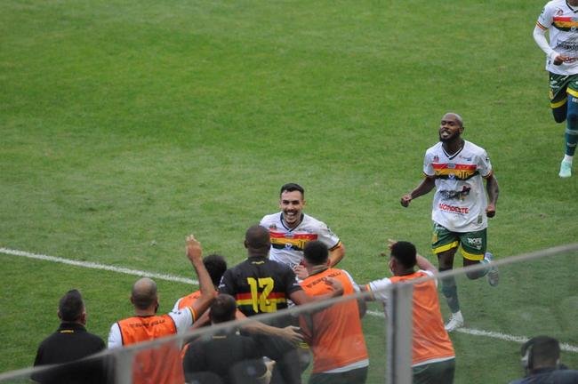 Fotos do duelo entre Cruzeiro e Sampaio Corra, no Independncia, em Belo Horizonte, pela 18 rodada da Srie B do Campeonato Brasileiro