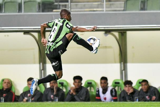 América e Oeste duelaram na noite desta terça-feira, no Independência, em jogo válido pela 11ª rodada da Série B do Campeonato Brasileiro