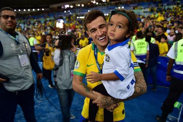 Seleção Brasileira derrota Peru por 3 a 1, conquista Copa América e ergue a taça no Maracanã; veja as fotos da festa do Brasil