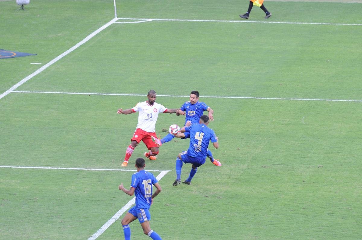 Fotos do empate por 0 a 0 entre Cruzeiro e Tombense, no Mineiro, em Belo Horizonte, pela sexta rodada do Campeonato Mineiro de 2021. Goleiro cruzeirense Fbio pegou um pnalti cobrado por Paulinho Dias e evitou o revs.