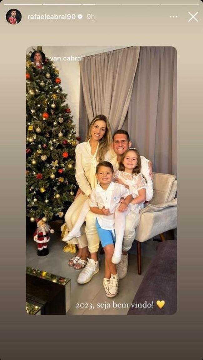 Grande parte dos jogadores do Cruzeiro passaram a noite de R�veillon em fam�lia, enquanto outros optaram por celebrar a virada do ano na praia.