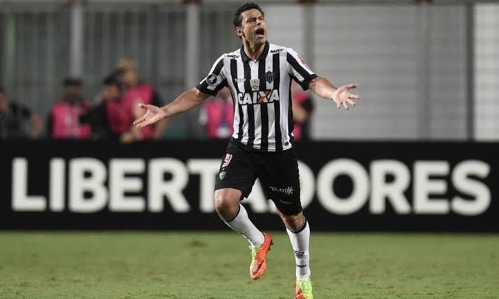 Chegou ao Atltico em 2016 num momento em que o clube tinha a maioria de seus jogadores no departamento mdico. Logo assumiu a titularidade e foi o principal goleador do clube at 2017 (41 gols em 83 jogos). No fim daquela temporada, deixou o clube em uma resciso amigvel, mas acabou acertando com o arquirrival Cruzeiro no dia seguinte. O contrato previa uma multa de R$ 10 milhes em caso de assinatura com a equipe celeste. O Galo ainda cobra esse valor judicialmente.