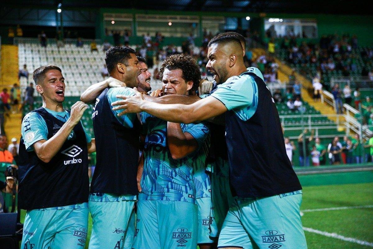 Fotos do empate por 1 a 1 entre Chapecoense e Cruzeiro, na Arena Cond, em Chapec