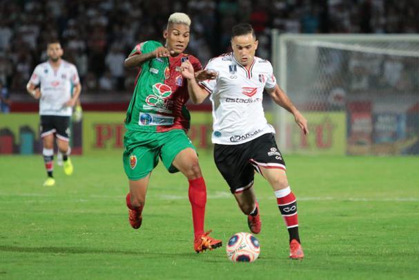 Santa Cruz e Petrolina em jogo válido pela primeira rodada do Campeonato Pernambucano