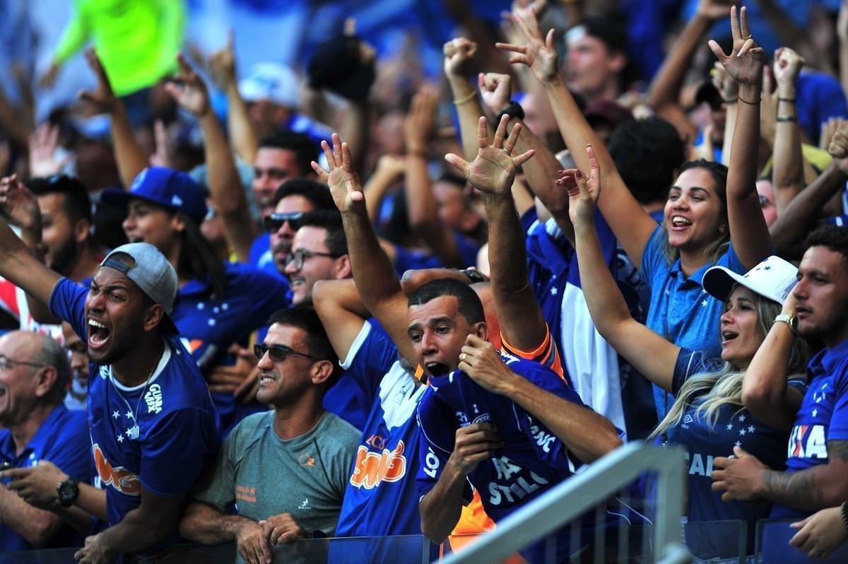 No segundo tempo, o Cruzeiro ampliou com gol de Thiago Neves: 2 a 0