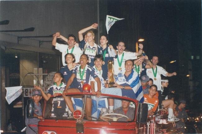 Fotos histricas de Sheilla em sua trajetria pelo vlei do Minas