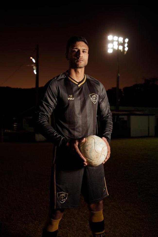 Camisas com mangas longas de Amrica, Botafogo-SP, CSA, Cricima, Figueirense, Remo, Santa Cruz e Vitria