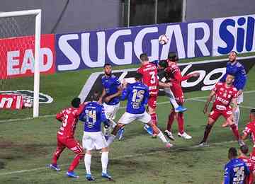 Última triunfo do clube celeste na Série B do Campeonato Brasileiro foi contra o Coritiba, em 8 de outubro