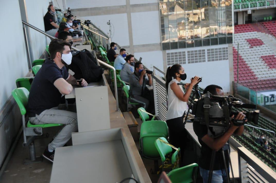 Fotos do clssico entre Amrica e Atltico, no Independncia, em Belo Horizonte, pela 10 rodada do Campeonato Mineiro. Jogo marcou o retorno dos dois rivais ao futebol em plena pandemia do novo coronavrus (Juarez Rodrigues/EM/DAPress)