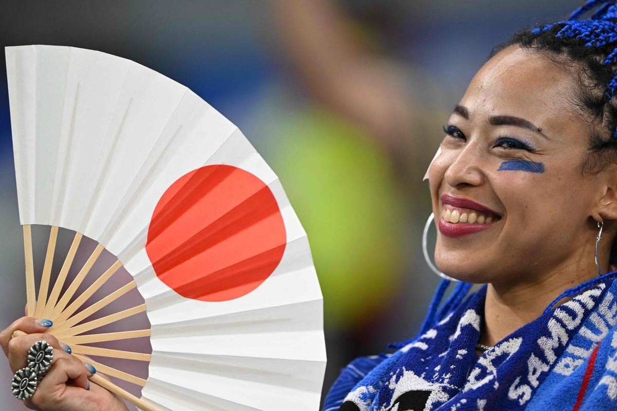 Torcida coloriu o Estdio Al Janoub, no Catar, para acompanhar a partida entre Japo e Crocia, pelas oitavas de final