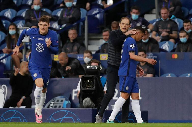 Imagens da grande decisão entre Manchester City e Chelsea no Estádio do Dragão